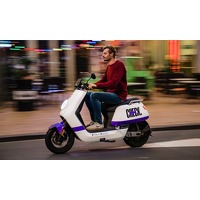 Bekijk de deal van Groupon: Check: 120 rijminuten deelscooter