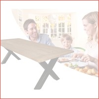 Eiken eettafel met metalen kruispoot