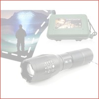 Militaire zaklamp met accessoires en opb..